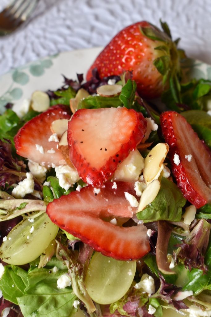 Strawberry Feta Salad with Sunny Lemon Vinaigrette ⋆